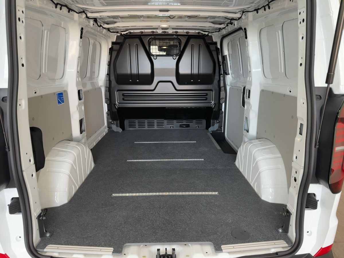 e-Transporter Kasten 100 kW 64 kWh Holzboden*KR