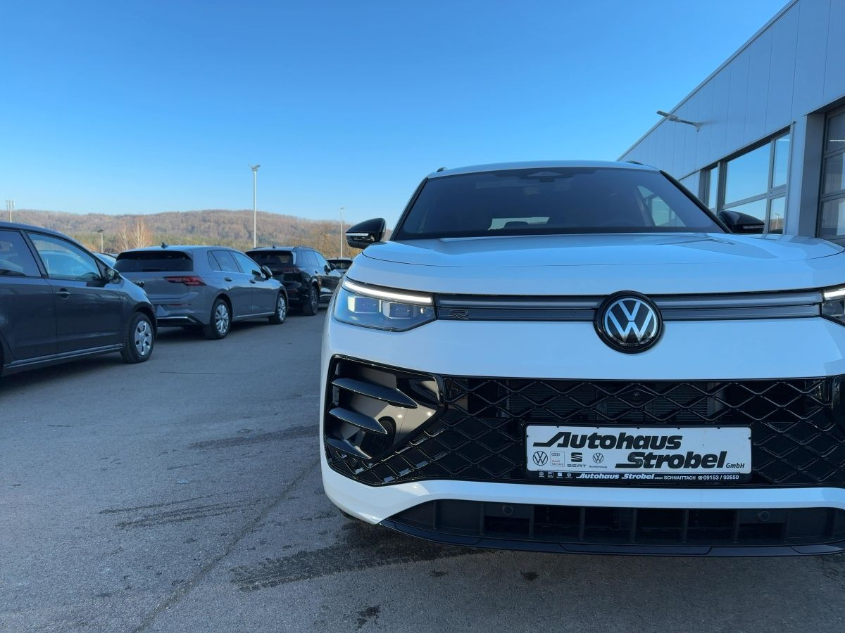 Tayron R-Line eHybrid  AHK*IQ.Light*Navi*Pano*WR