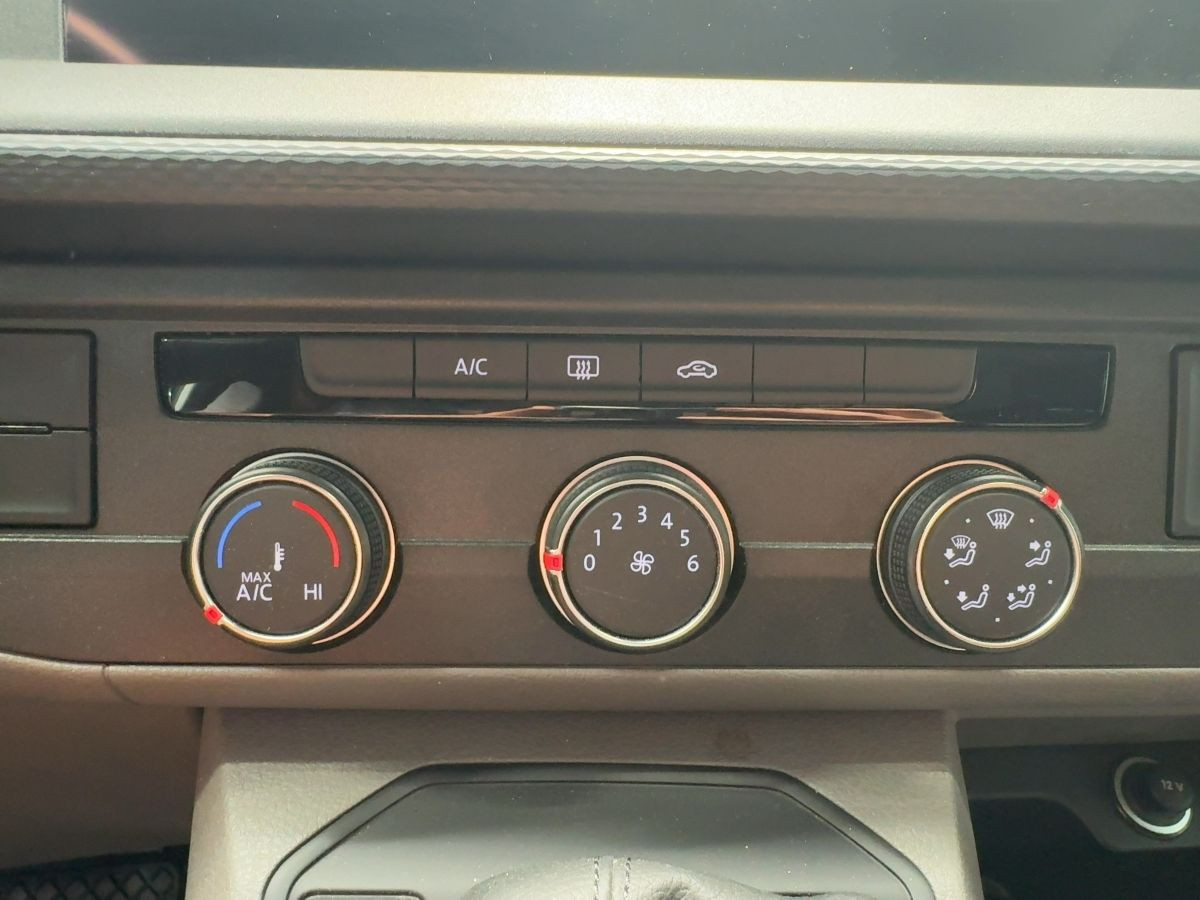 Transporter Kombi T6.1 2.0 TDI DSG 4M 9-Sitze AHK ACC Navi LED Standh. Lane Ass. Bluet. Si